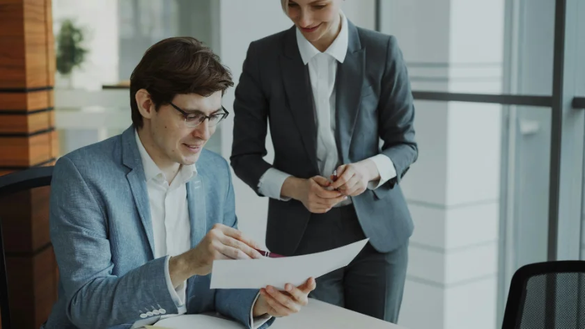 Buyer and seller in a strategic discussion